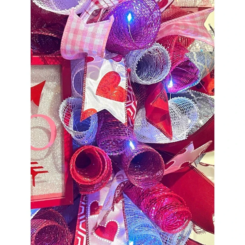 Handmade Valentine’s LOVE Hearts Ribbon Prelit Wreath 23 ins LED W8